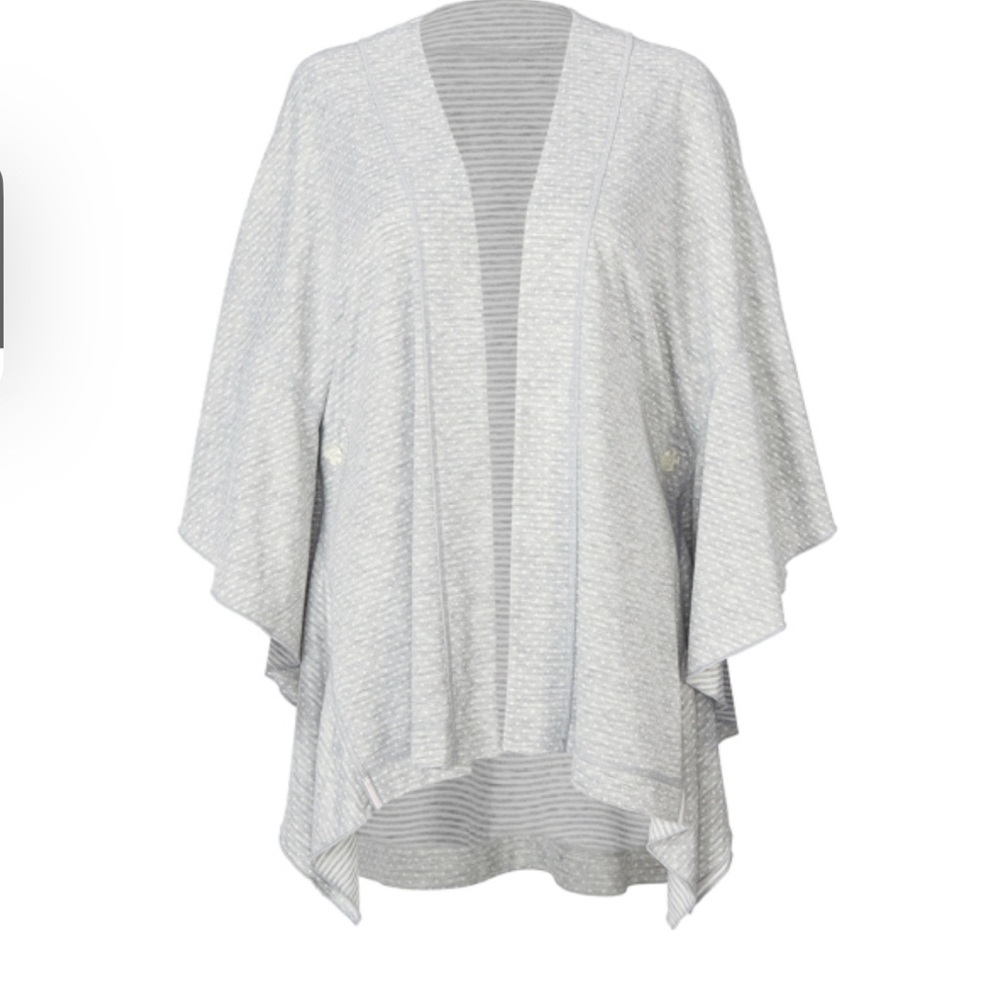 CAbi shrug/cape reversible gray and white size medium/large